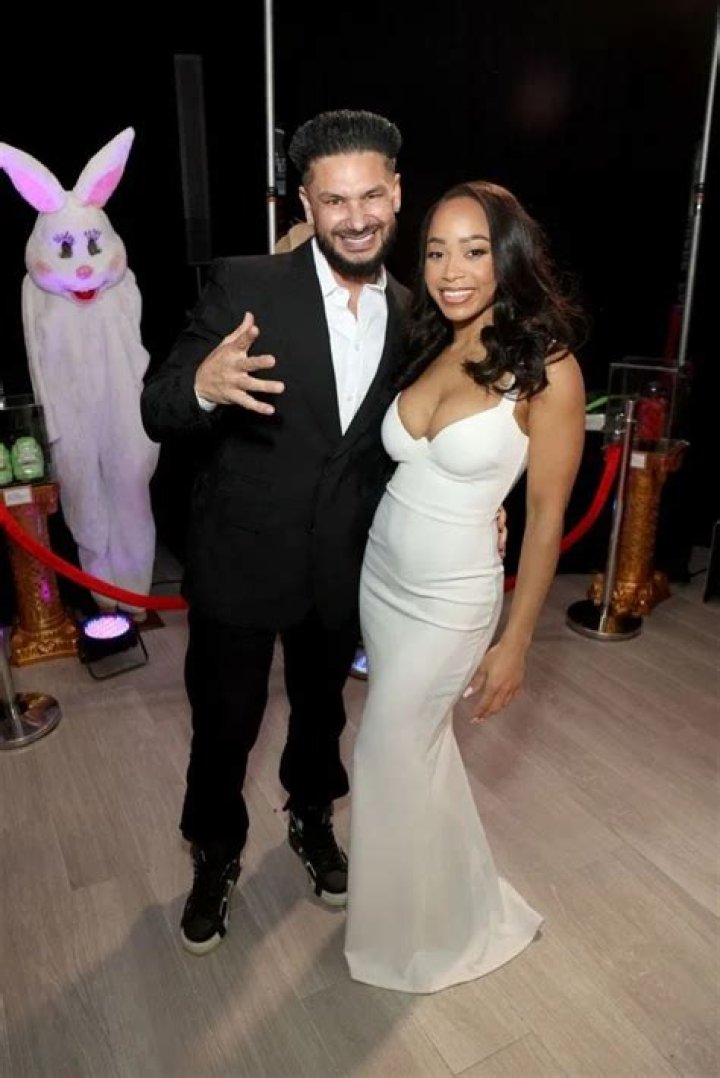 Pauly D and Nikki Pregnancy: Everything You Need to Know